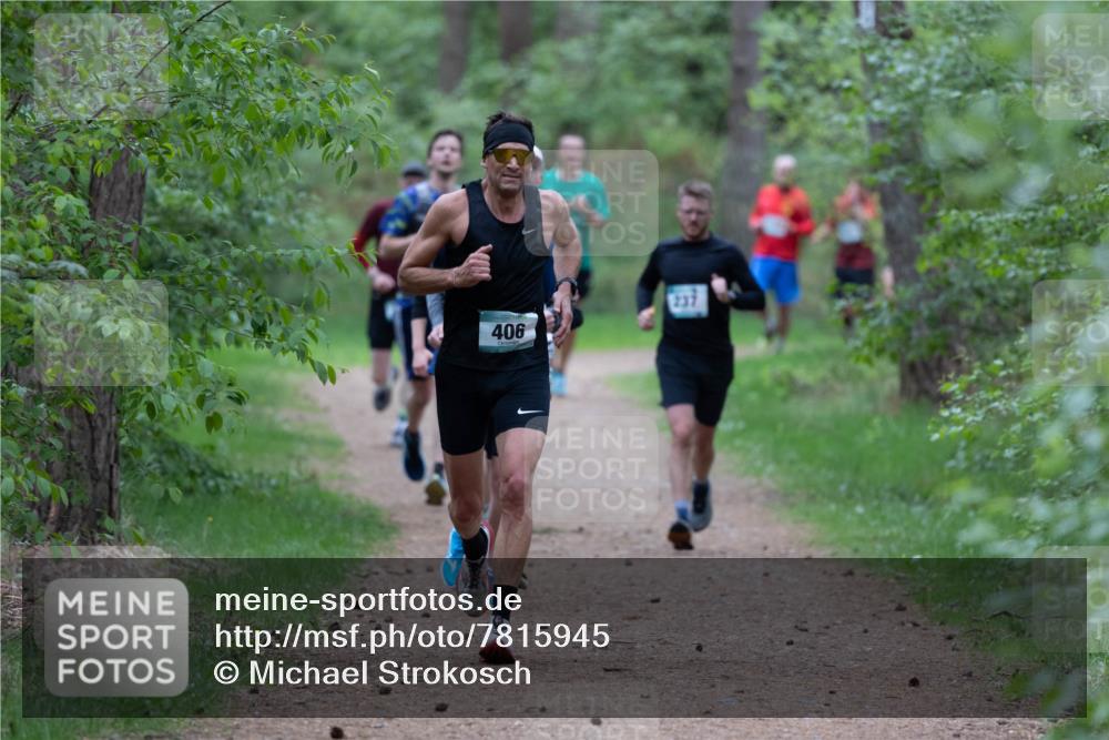 04.05.2025 - 8. Wedeler Halbmarathon Michael Strokosch http://msf.ph/oto/7815945 04.05.2025 10:35:16 Laufen 406 meine-sportfotos.de