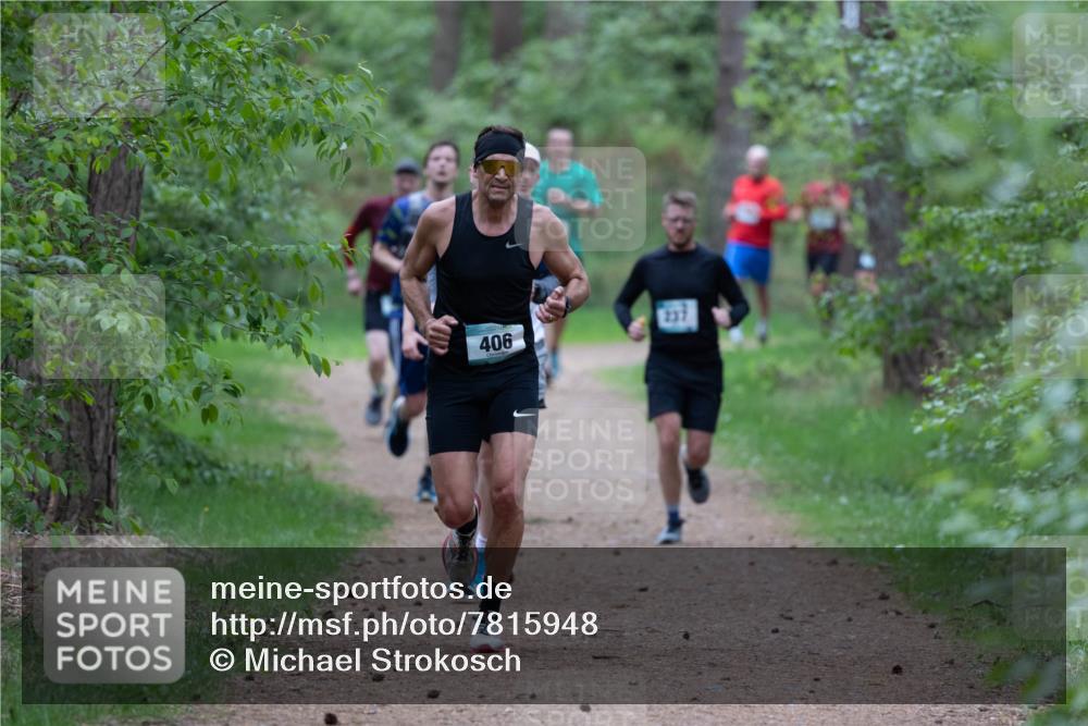 04.05.2025 - 8. Wedeler Halbmarathon Michael Strokosch http://msf.ph/oto/7815948 04.05.2025 10:35:16 Laufen 406 meine-sportfotos.de