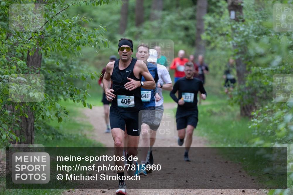 04.05.2025 - 8. Wedeler Halbmarathon Michael Strokosch http://msf.ph/oto/7815960 04.05.2025 10:35:17 Laufen 406, 648 meine-sportfotos.de