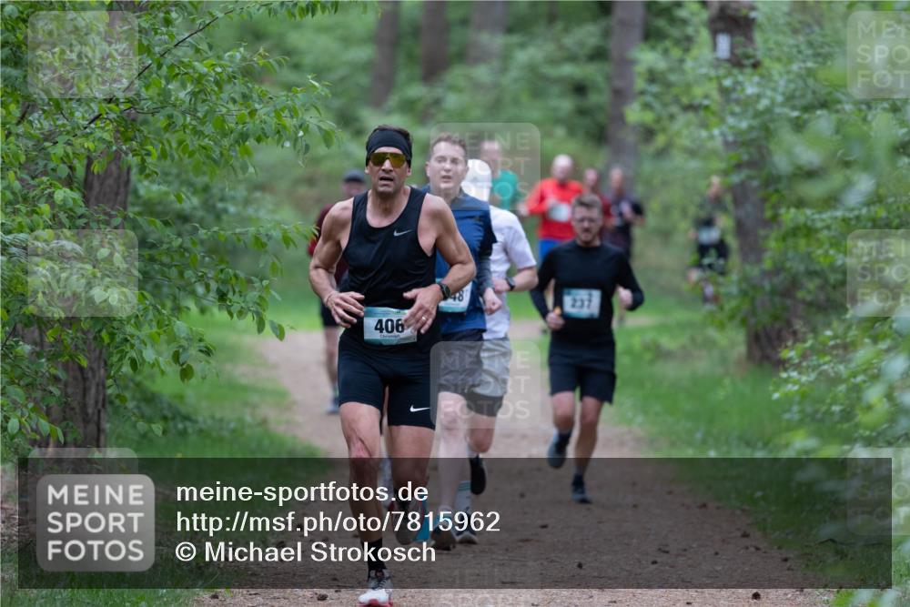04.05.2025 - 8. Wedeler Halbmarathon Michael Strokosch http://msf.ph/oto/7815962 04.05.2025 10:35:17 Laufen 406, 237 meine-sportfotos.de