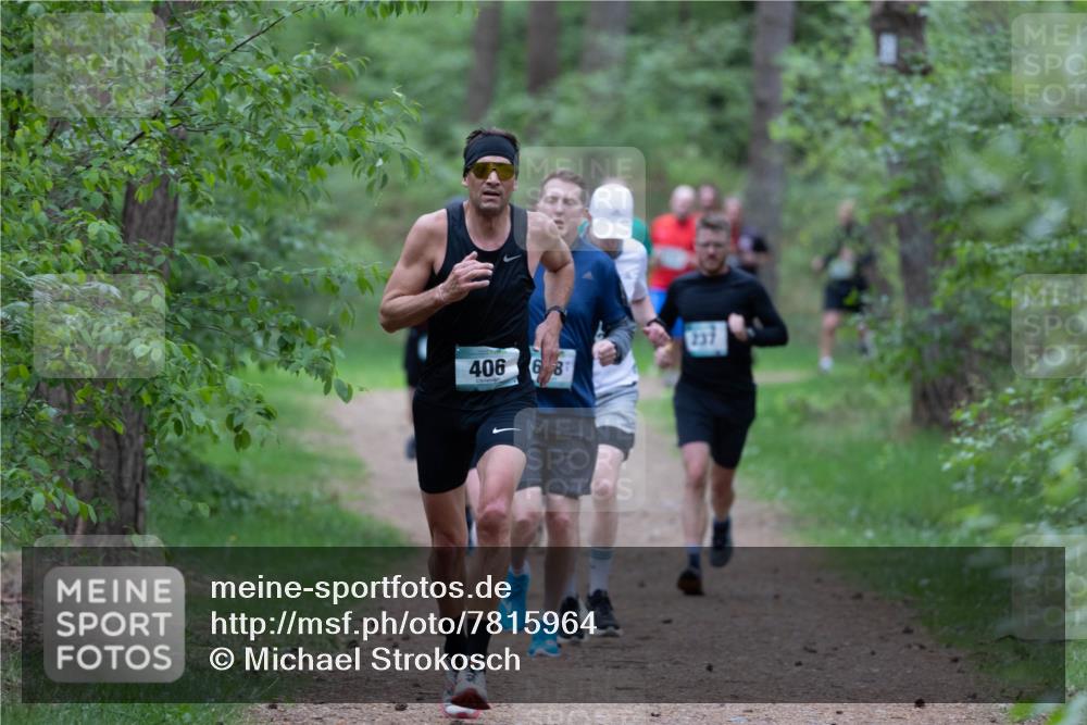 04.05.2025 - 8. Wedeler Halbmarathon Michael Strokosch http://msf.ph/oto/7815964 04.05.2025 10:35:17 Laufen 406, 68, 237 meine-sportfotos.de