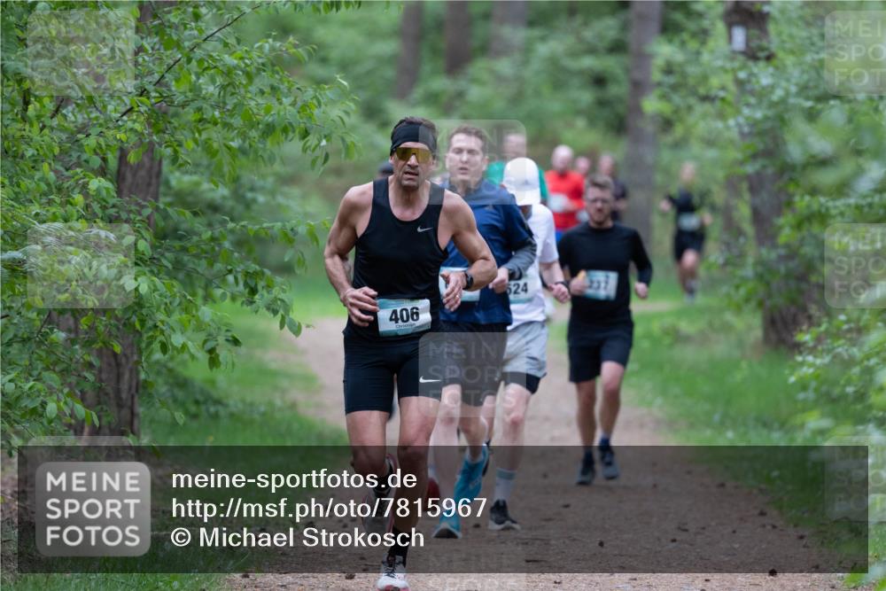 04.05.2025 - 8. Wedeler Halbmarathon Michael Strokosch http://msf.ph/oto/7815967 04.05.2025 10:35:17 Laufen 406, 524, 337 meine-sportfotos.de