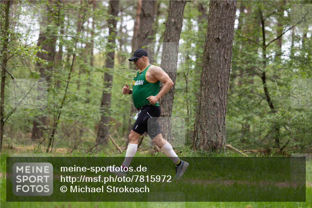 04.05.2025 - 8. Wedeler Halbmarathon Michael Strokosch http://msf.ph/oto/7815972 04.05.2025 10:36:53 Laufen  meine-sportfotos.de