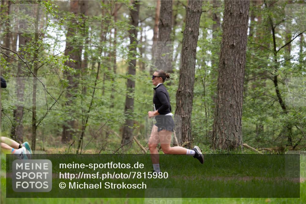 04.05.2025 - 8. Wedeler Halbmarathon Michael Strokosch http://msf.ph/oto/7815980 04.05.2025 10:36:55 Laufen  meine-sportfotos.de