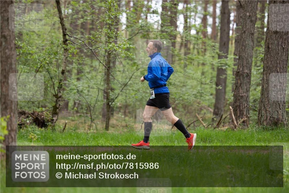 04.05.2025 - 8. Wedeler Halbmarathon Michael Strokosch http://msf.ph/oto/7815986 04.05.2025 10:37:09 Laufen  meine-sportfotos.de
