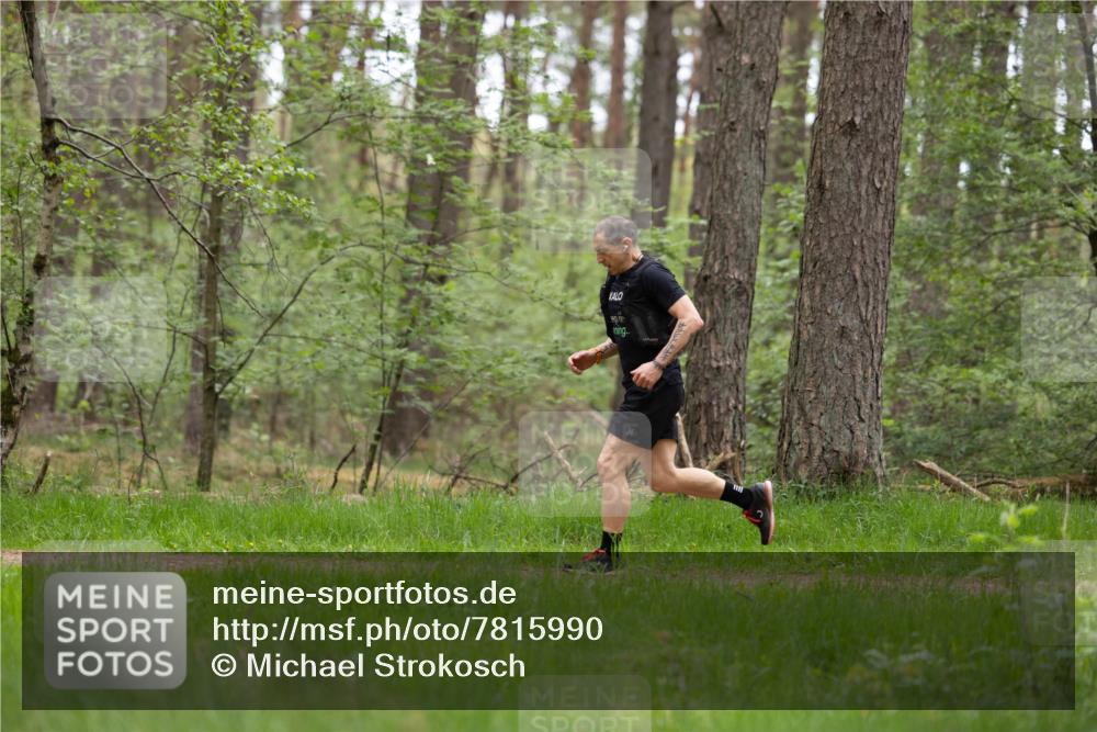 04.05.2025 - 8. Wedeler Halbmarathon Michael Strokosch http://msf.ph/oto/7815990 04.05.2025 10:37:11 Laufen  meine-sportfotos.de