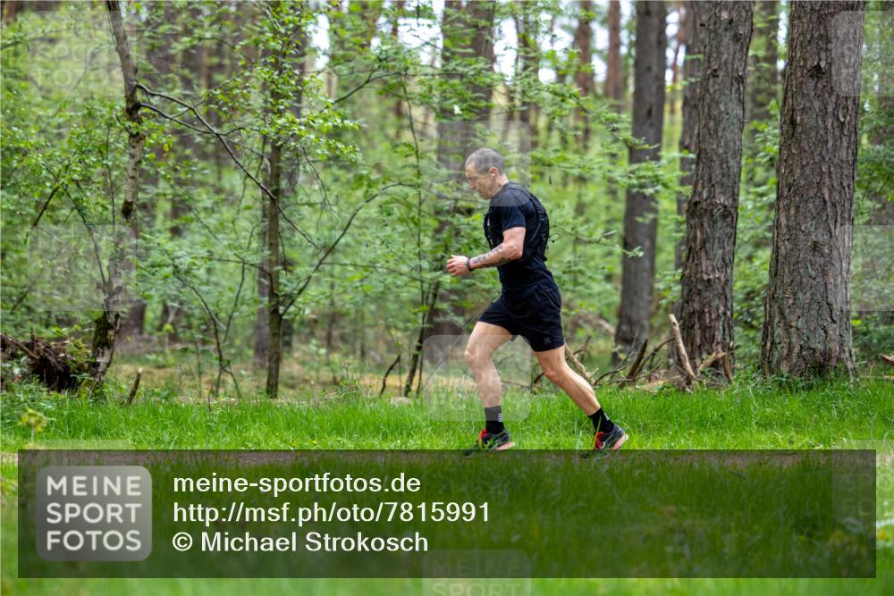 04.05.2025 - 8. Wedeler Halbmarathon Michael Strokosch http://msf.ph/oto/7815991 04.05.2025 10:37:11 Laufen  meine-sportfotos.de