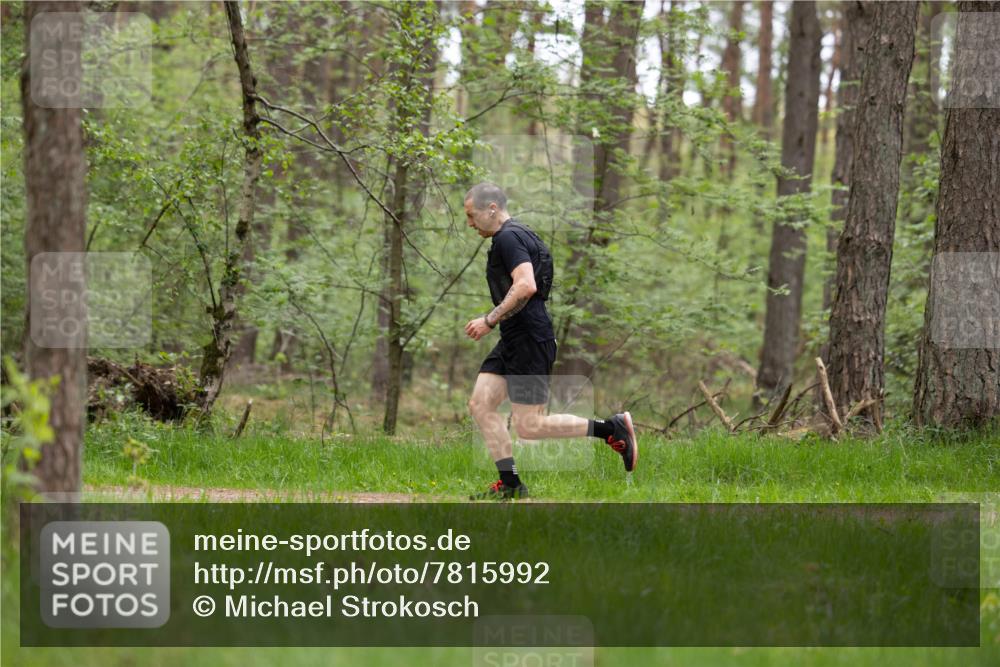 04.05.2025 - 8. Wedeler Halbmarathon Michael Strokosch http://msf.ph/oto/7815992 04.05.2025 10:37:11 Laufen  meine-sportfotos.de