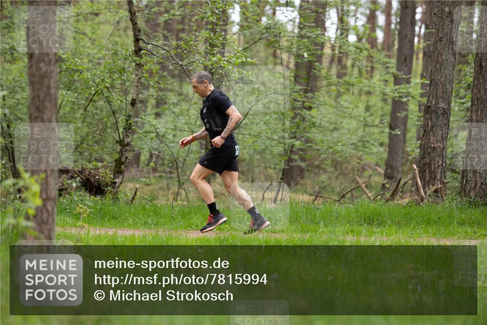 04.05.2025 - 8. Wedeler Halbmarathon Michael Strokosch http://msf.ph/oto/7815994 04.05.2025 10:37:11 Laufen  meine-sportfotos.de