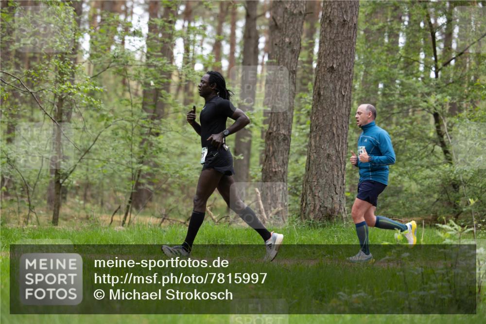 04.05.2025 - 8. Wedeler Halbmarathon Michael Strokosch http://msf.ph/oto/7815997 04.05.2025 10:37:13 Laufen 02 meine-sportfotos.de
