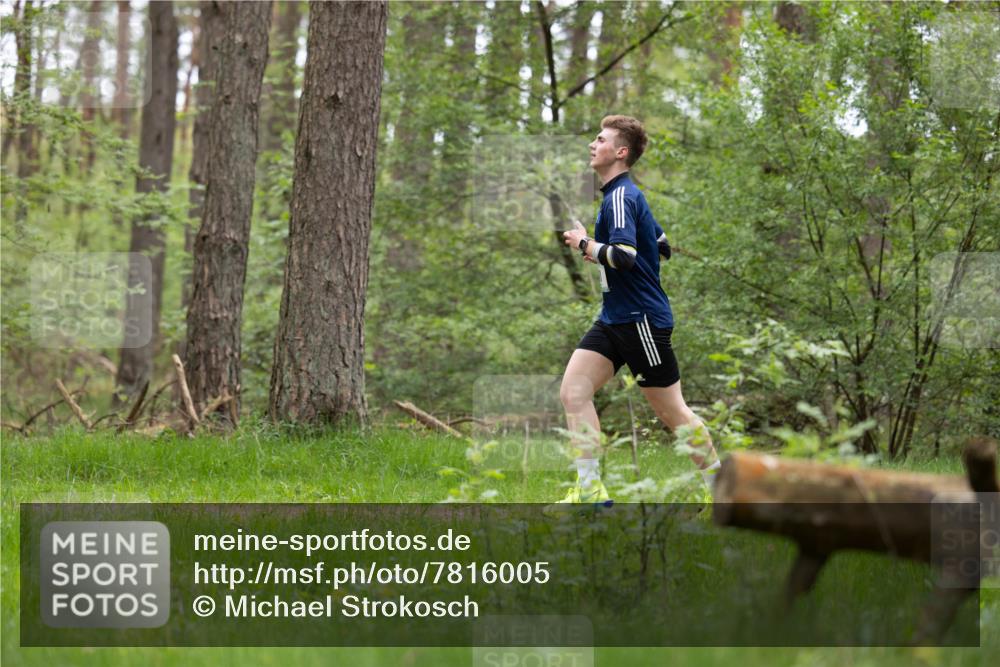 04.05.2025 - 8. Wedeler Halbmarathon Michael Strokosch http://msf.ph/oto/7816005 04.05.2025 10:37:22 Laufen  meine-sportfotos.de