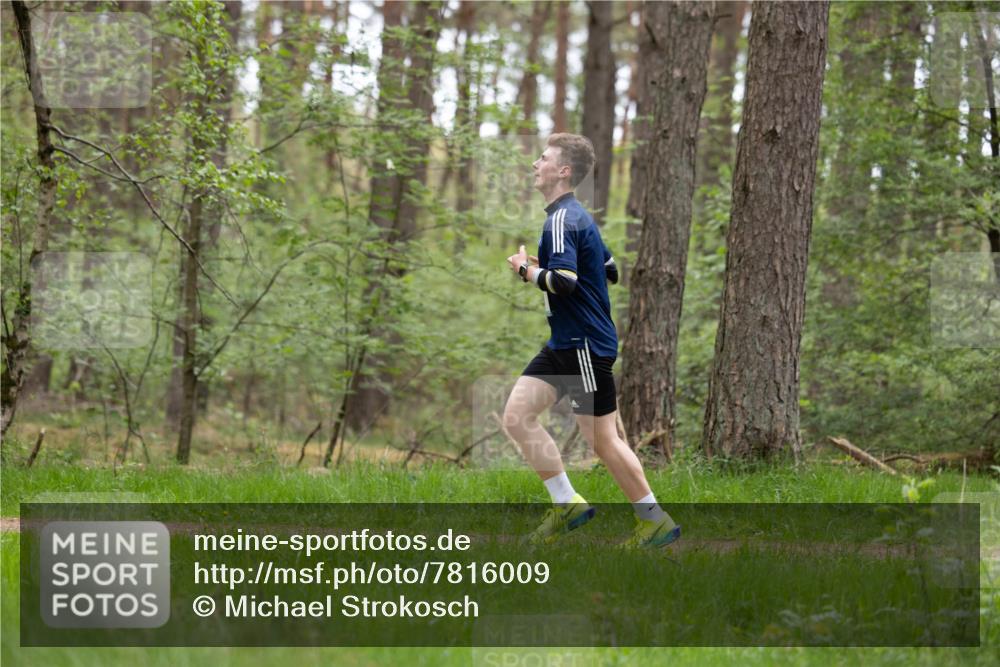 04.05.2025 - 8. Wedeler Halbmarathon Michael Strokosch http://msf.ph/oto/7816009 04.05.2025 10:37:23 Laufen  meine-sportfotos.de