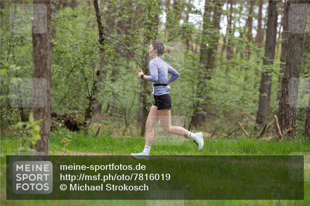 04.05.2025 - 8. Wedeler Halbmarathon Michael Strokosch http://msf.ph/oto/7816019 04.05.2025 10:37:30 Laufen  meine-sportfotos.de