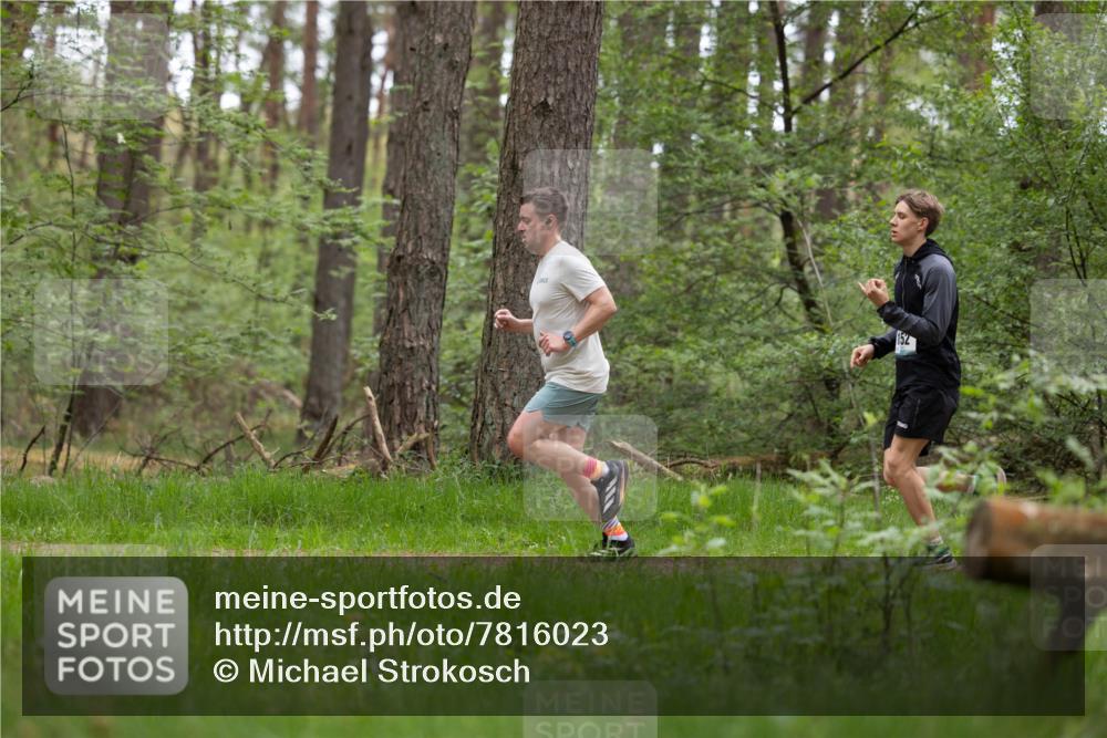 04.05.2025 - 8. Wedeler Halbmarathon Michael Strokosch http://msf.ph/oto/7816023 04.05.2025 10:37:31 Laufen 7, 9 meine-sportfotos.de