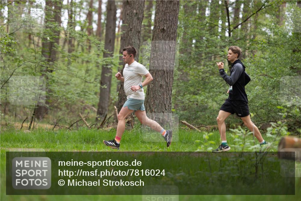 04.05.2025 - 8. Wedeler Halbmarathon Michael Strokosch http://msf.ph/oto/7816024 04.05.2025 10:37:31 Laufen  meine-sportfotos.de