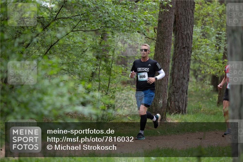 04.05.2025 - 8. Wedeler Halbmarathon Michael Strokosch http://msf.ph/oto/7816032 04.05.2025 10:37:43 Laufen 866 meine-sportfotos.de