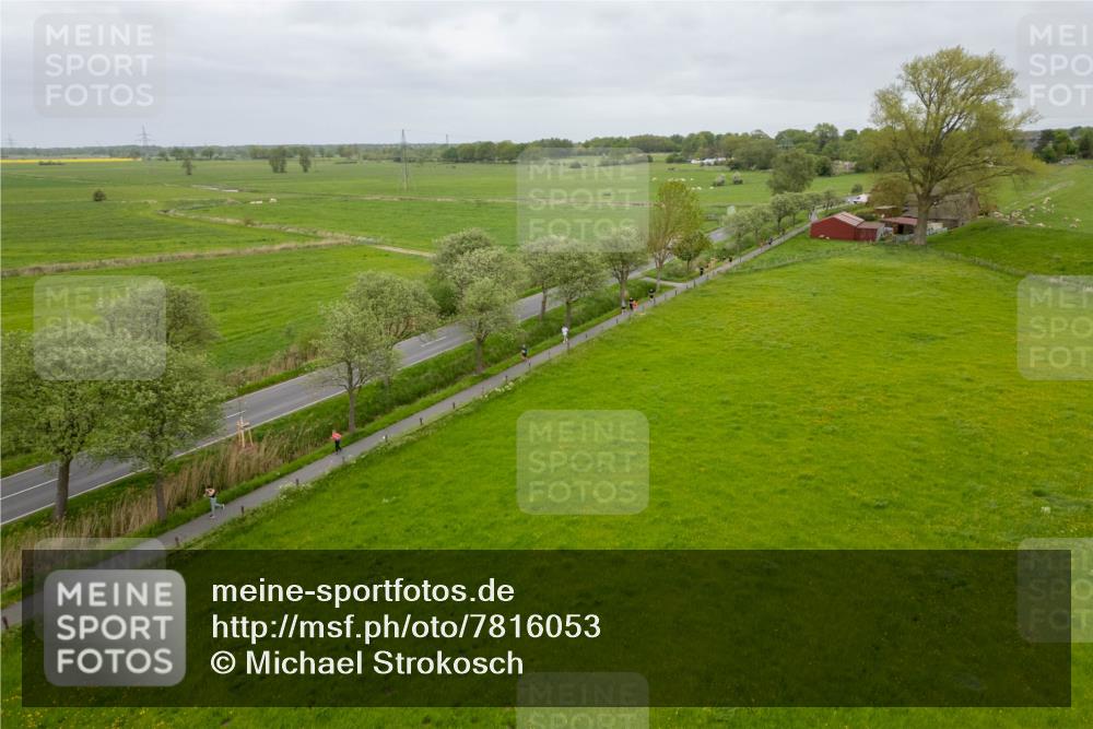 04.05.2025 - 8. Wedeler Halbmarathon Michael Strokosch http://msf.ph/oto/7816053 04.05.2025 10:39:53 Laufen  meine-sportfotos.de