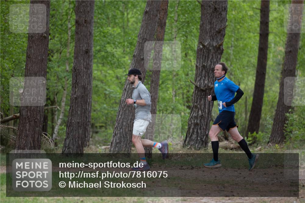 04.05.2025 - 8. Wedeler Halbmarathon Michael Strokosch http://msf.ph/oto/7816075 04.05.2025 10:41:06 Laufen 45 meine-sportfotos.de