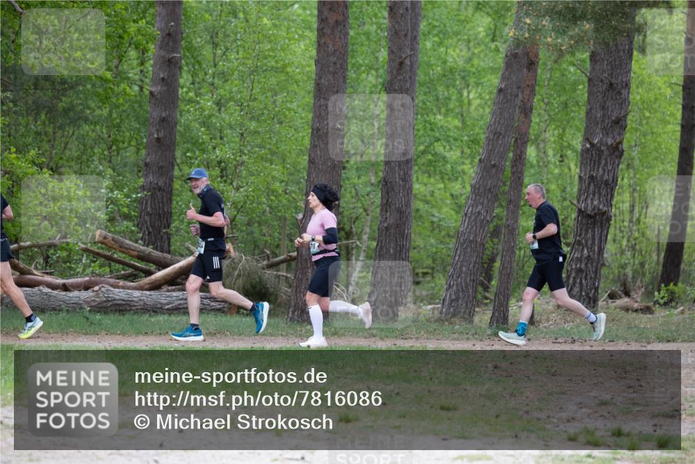 04.05.2025 - 8. Wedeler Halbmarathon Michael Strokosch http://msf.ph/oto/7816086 04.05.2025 10:41:11 Laufen  meine-sportfotos.de