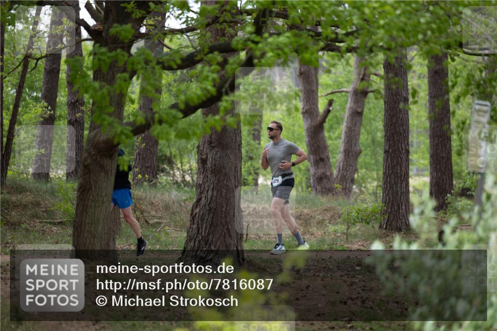 04.05.2025 - 8. Wedeler Halbmarathon Michael Strokosch http://msf.ph/oto/7816087 04.05.2025 10:41:16 Laufen 629 meine-sportfotos.de