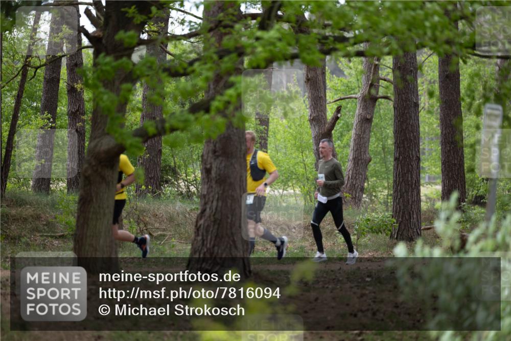 04.05.2025 - 8. Wedeler Halbmarathon Michael Strokosch http://msf.ph/oto/7816094 04.05.2025 10:41:23 Laufen  meine-sportfotos.de