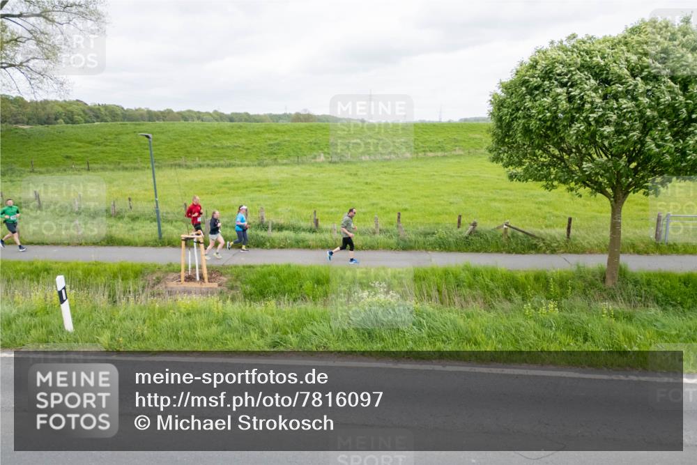 04.05.2025 - 8. Wedeler Halbmarathon Michael Strokosch http://msf.ph/oto/7816097 04.05.2025 10:42:17 Laufen  meine-sportfotos.de