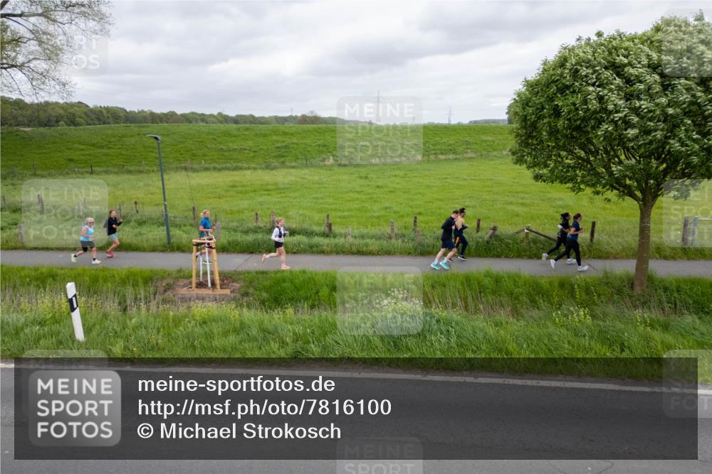 04.05.2025 - 8. Wedeler Halbmarathon Michael Strokosch http://msf.ph/oto/7816100 04.05.2025 10:42:24 Laufen  meine-sportfotos.de