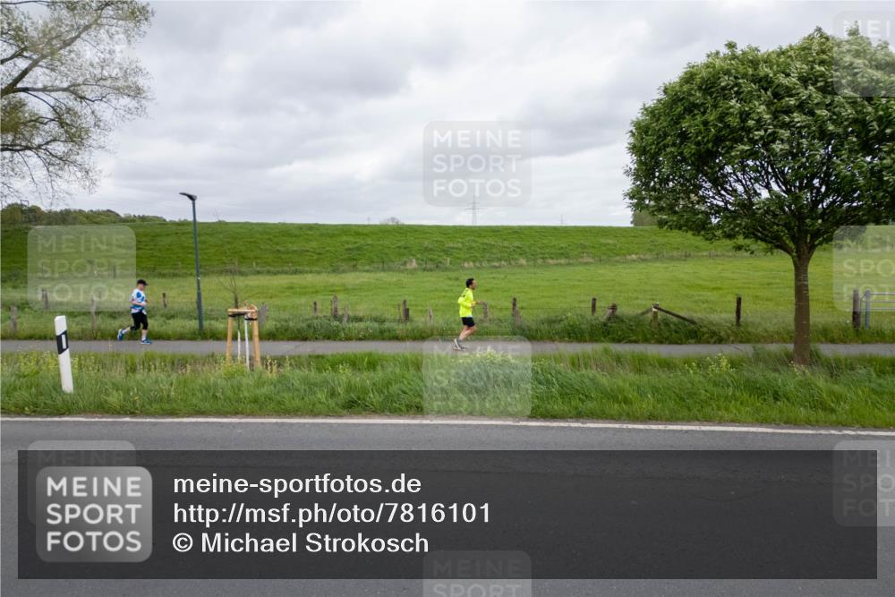 04.05.2025 - 8. Wedeler Halbmarathon Michael Strokosch http://msf.ph/oto/7816101 04.05.2025 10:42:32 Laufen  meine-sportfotos.de