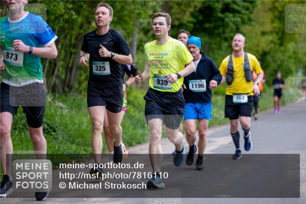 04.05.2025 - 8. Wedeler Halbmarathon Michael Strokosch http://msf.ph/oto/7816110 04.05.2025 10:46:31 Laufen 873, 325, 935, 1196, 363 meine-sportfotos.de