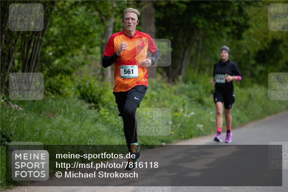 04.05.2025 - 8. Wedeler Halbmarathon Michael Strokosch http://msf.ph/oto/7816118 04.05.2025 10:46:37 Laufen 561, 1130 meine-sportfotos.de