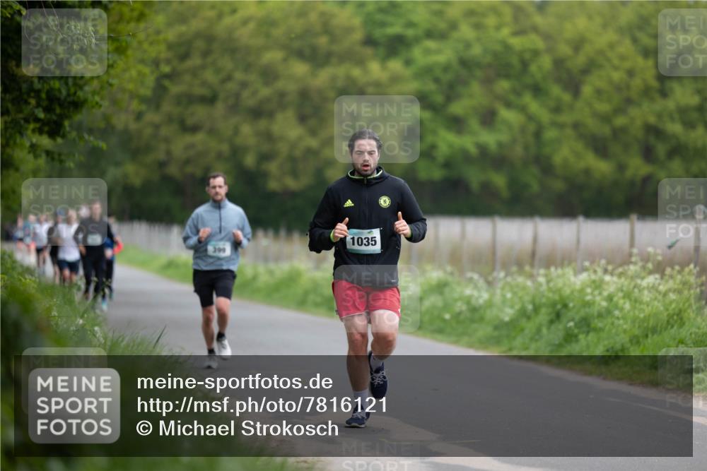 04.05.2025 - 8. Wedeler Halbmarathon Michael Strokosch http://msf.ph/oto/7816121 04.05.2025 10:46:49 Laufen 1035, 399 meine-sportfotos.de