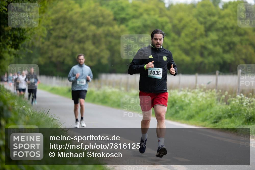 04.05.2025 - 8. Wedeler Halbmarathon Michael Strokosch http://msf.ph/oto/7816125 04.05.2025 10:46:51 Laufen 200, 1035 meine-sportfotos.de