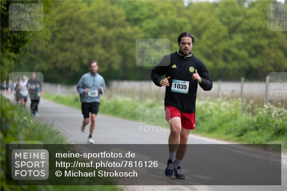 04.05.2025 - 8. Wedeler Halbmarathon Michael Strokosch http://msf.ph/oto/7816126 04.05.2025 10:46:51 Laufen 388, 1035 meine-sportfotos.de