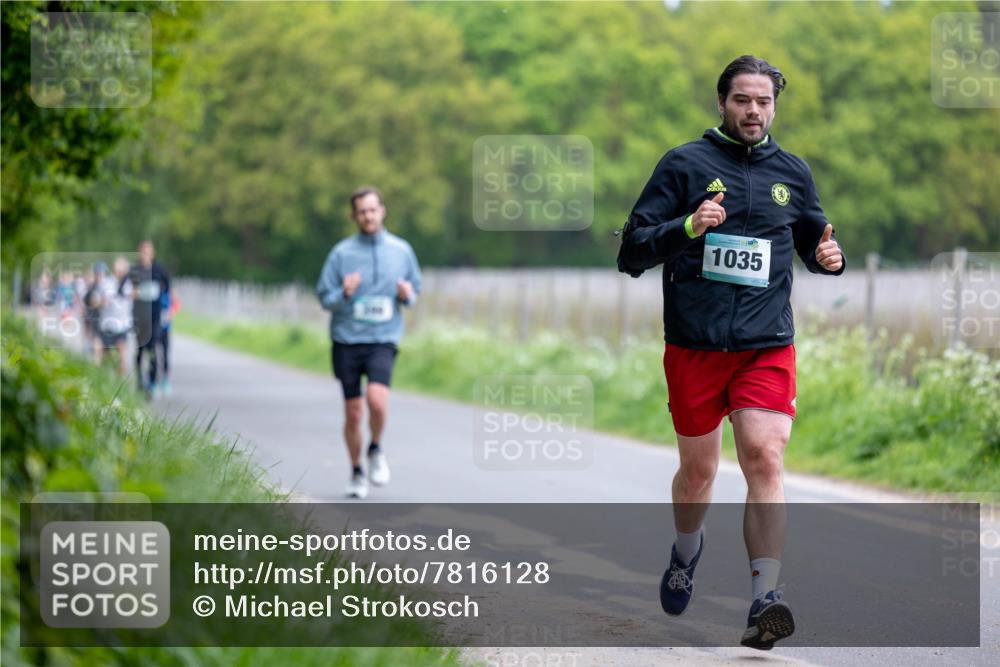 04.05.2025 - 8. Wedeler Halbmarathon Michael Strokosch http://msf.ph/oto/7816128 04.05.2025 10:46:51 Laufen 1035 meine-sportfotos.de