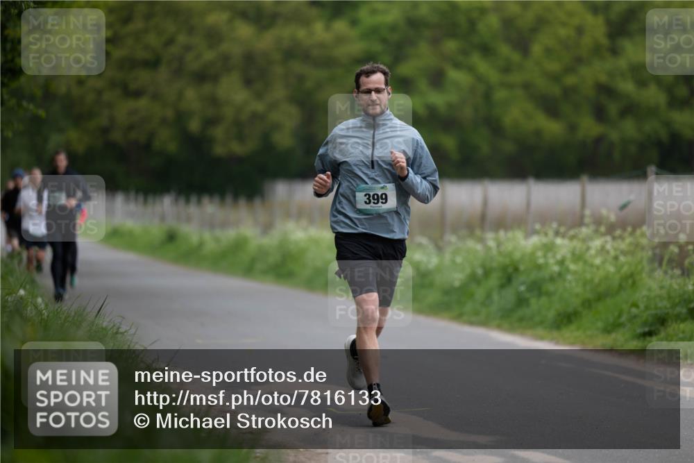 04.05.2025 - 8. Wedeler Halbmarathon Michael Strokosch http://msf.ph/oto/7816133 04.05.2025 10:46:53 Laufen 399 meine-sportfotos.de