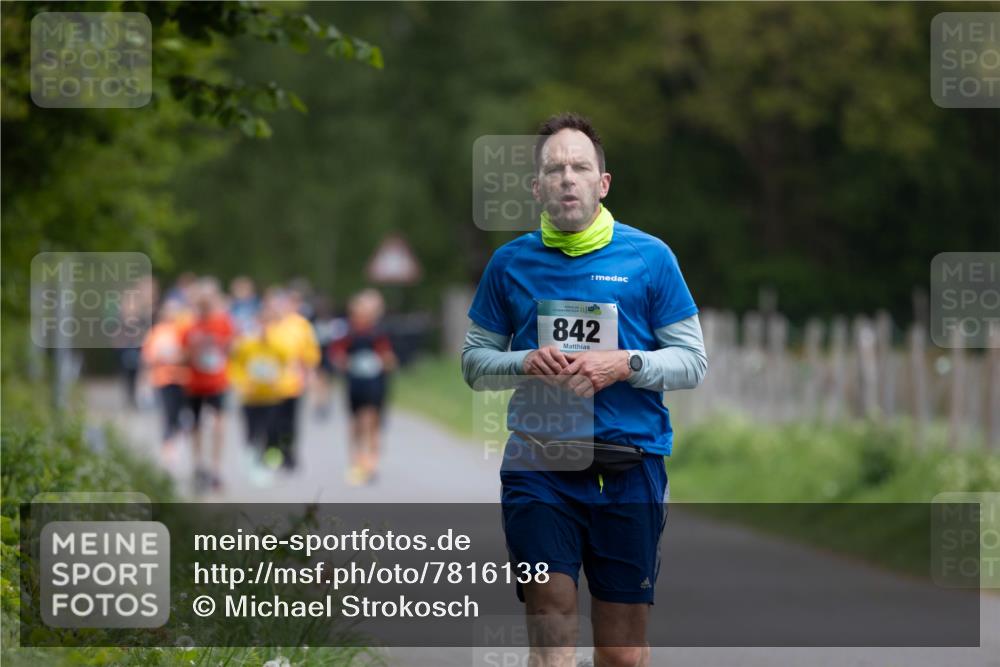 04.05.2025 - 8. Wedeler Halbmarathon Michael Strokosch http://msf.ph/oto/7816138 04.05.2025 10:48:22 Laufen 842 meine-sportfotos.de