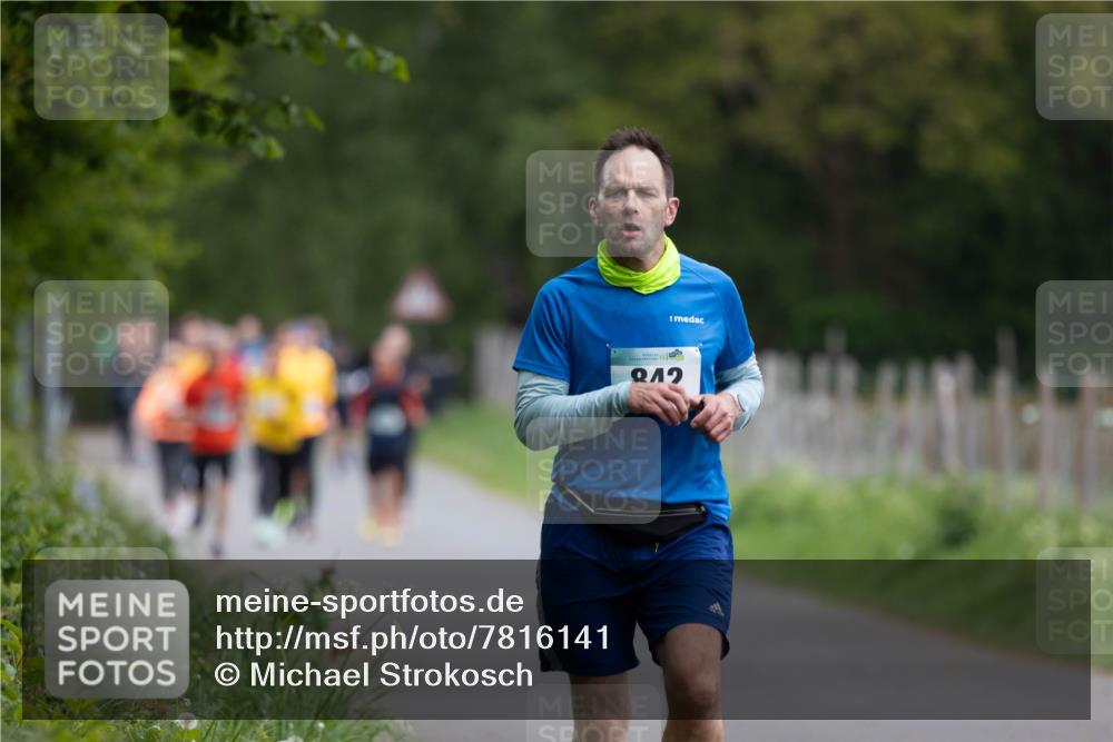 04.05.2025 - 8. Wedeler Halbmarathon Michael Strokosch http://msf.ph/oto/7816141 04.05.2025 10:48:22 Laufen 12 meine-sportfotos.de