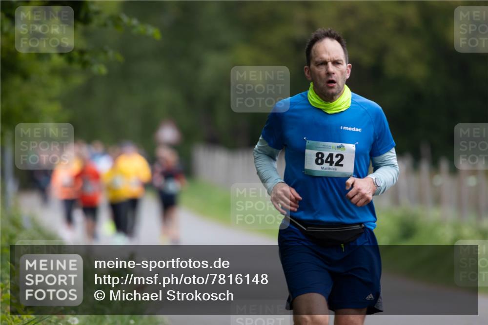 04.05.2025 - 8. Wedeler Halbmarathon Michael Strokosch http://msf.ph/oto/7816148 04.05.2025 10:48:24 Laufen 842 meine-sportfotos.de