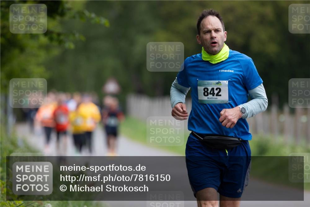 04.05.2025 - 8. Wedeler Halbmarathon Michael Strokosch http://msf.ph/oto/7816150 04.05.2025 10:48:24 Laufen 842 meine-sportfotos.de