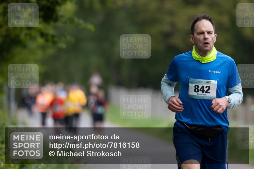 04.05.2025 - 8. Wedeler Halbmarathon Michael Strokosch http://msf.ph/oto/7816158 04.05.2025 10:48:25 Laufen 842 meine-sportfotos.de