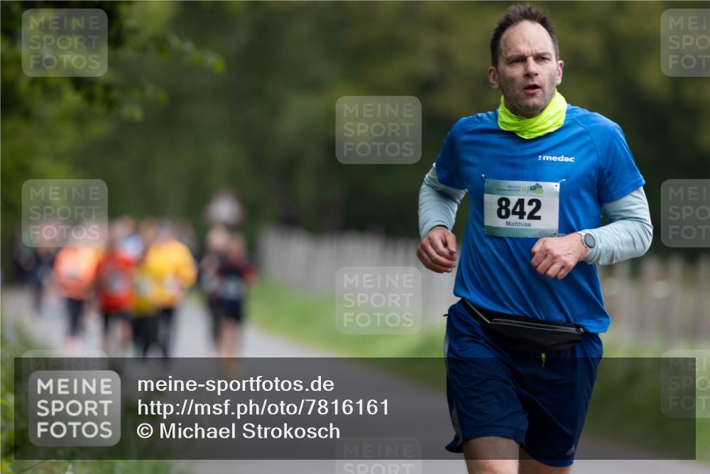 04.05.2025 - 8. Wedeler Halbmarathon Michael Strokosch http://msf.ph/oto/7816161 04.05.2025 10:48:25 Laufen 842 meine-sportfotos.de