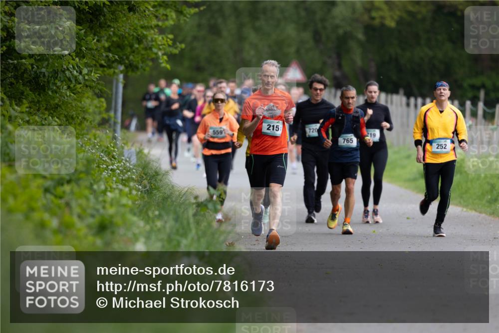 04.05.2025 - 8. Wedeler Halbmarathon Michael Strokosch http://msf.ph/oto/7816173 04.05.2025 10:48:37 Laufen 215, 720, 559, 19, 765, 252 meine-sportfotos.de
