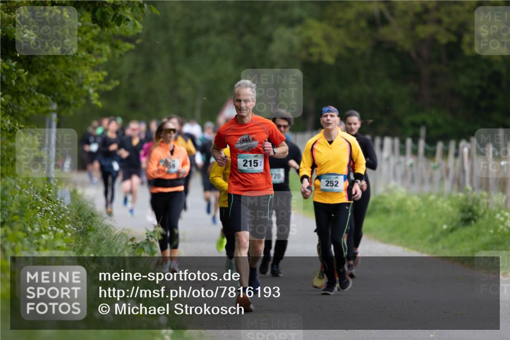 04.05.2025 - 8. Wedeler Halbmarathon Michael Strokosch http://msf.ph/oto/7816193 04.05.2025 10:48:41 Laufen 215, 252 meine-sportfotos.de