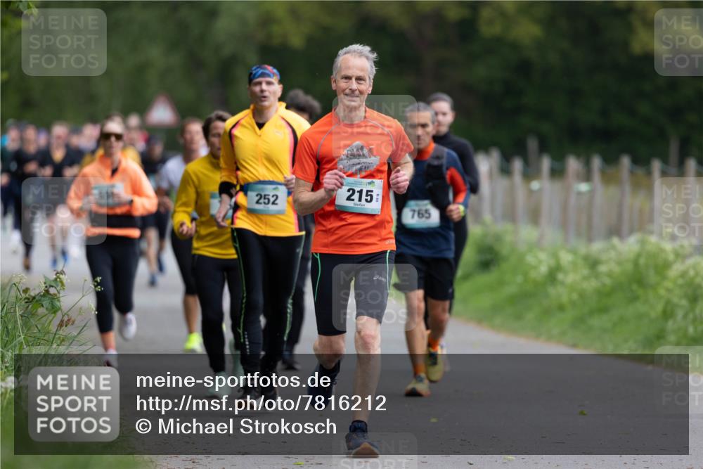 04.05.2025 - 8. Wedeler Halbmarathon Michael Strokosch http://msf.ph/oto/7816212 04.05.2025 10:48:45 Laufen 252, 215, 765 meine-sportfotos.de