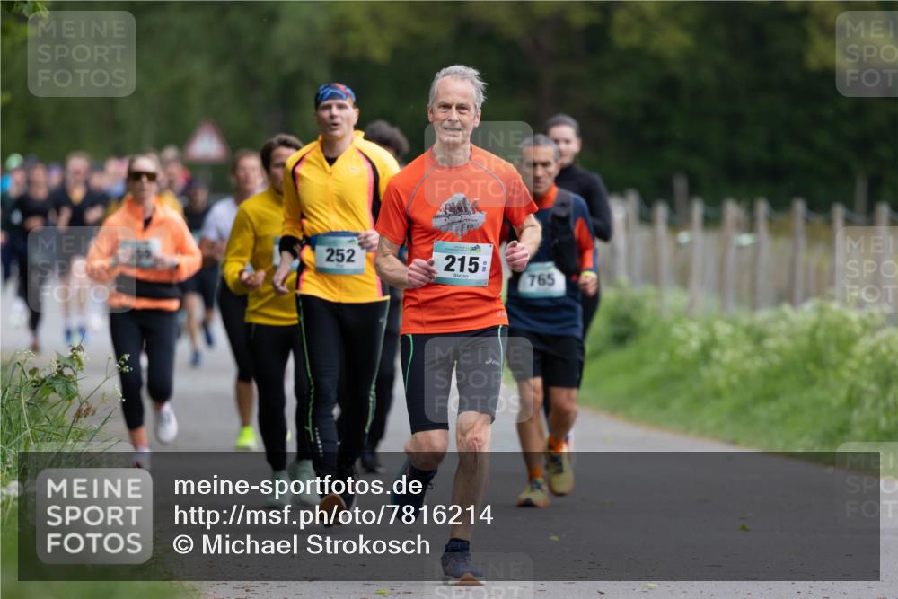 04.05.2025 - 8. Wedeler Halbmarathon Michael Strokosch http://msf.ph/oto/7816214 04.05.2025 10:48:45 Laufen 252, 215, 765 meine-sportfotos.de