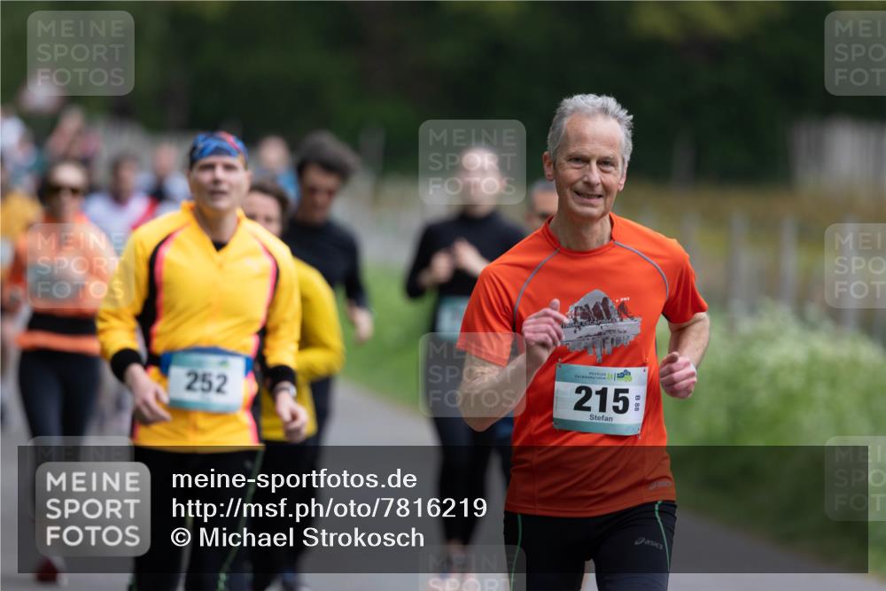 04.05.2025 - 8. Wedeler Halbmarathon Michael Strokosch http://msf.ph/oto/7816219 04.05.2025 10:48:50 Laufen 252, 25, 16, 215, 88 meine-sportfotos.de