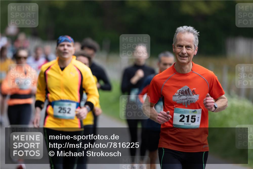 04.05.2025 - 8. Wedeler Halbmarathon Michael Strokosch http://msf.ph/oto/7816225 04.05.2025 10:48:50 Laufen 252, 215 meine-sportfotos.de