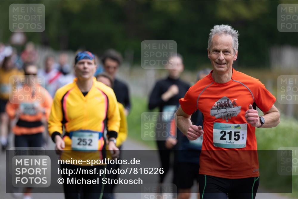 04.05.2025 - 8. Wedeler Halbmarathon Michael Strokosch http://msf.ph/oto/7816226 04.05.2025 10:48:50 Laufen 252, 215 meine-sportfotos.de