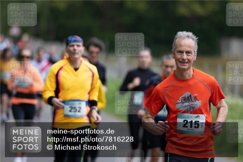04.05.2025 - 8. Wedeler Halbmarathon Michael Strokosch http://msf.ph/oto/7816228 04.05.2025 10:48:50 Laufen 252, 56, 215 meine-sportfotos.de