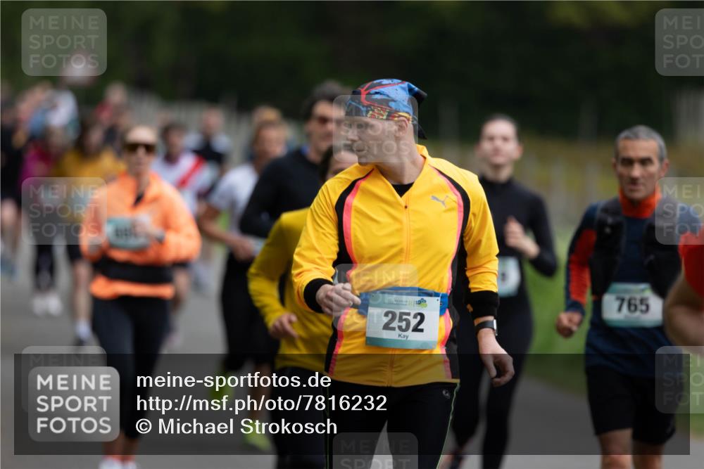 04.05.2025 - 8. Wedeler Halbmarathon Michael Strokosch http://msf.ph/oto/7816232 04.05.2025 10:48:52 Laufen 36, 252, 765 meine-sportfotos.de